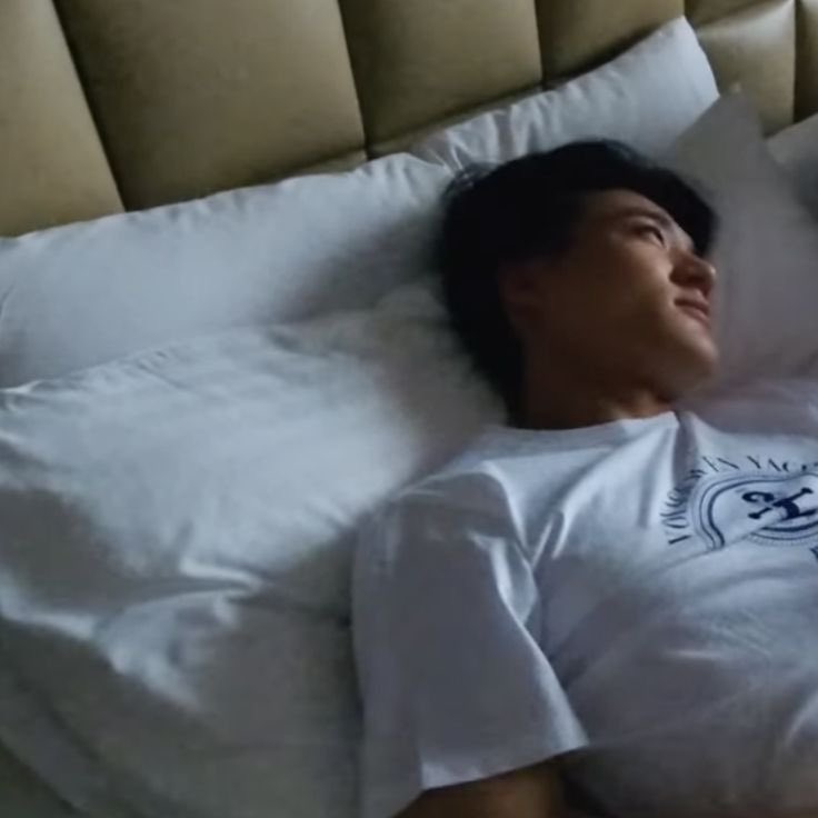 1558nights's tweet image. pano di lalandiin tangina ang pogi KAINIS