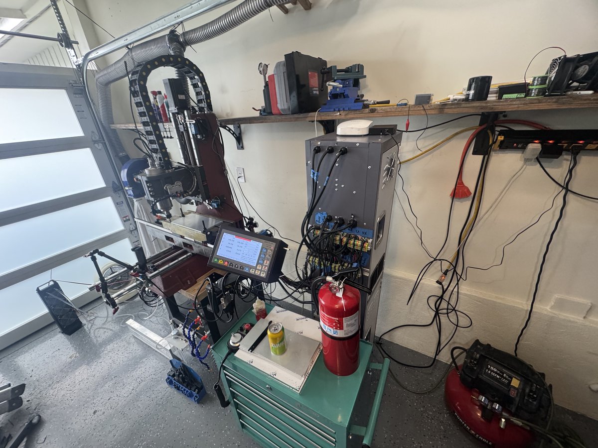 digitalspaz's tweet image. I have this strange urge to build a HF figure 8 loop antenna now that I’m nearly done with the mill.
This ADHD is exhausting. I will not get distracted from gravy boats.