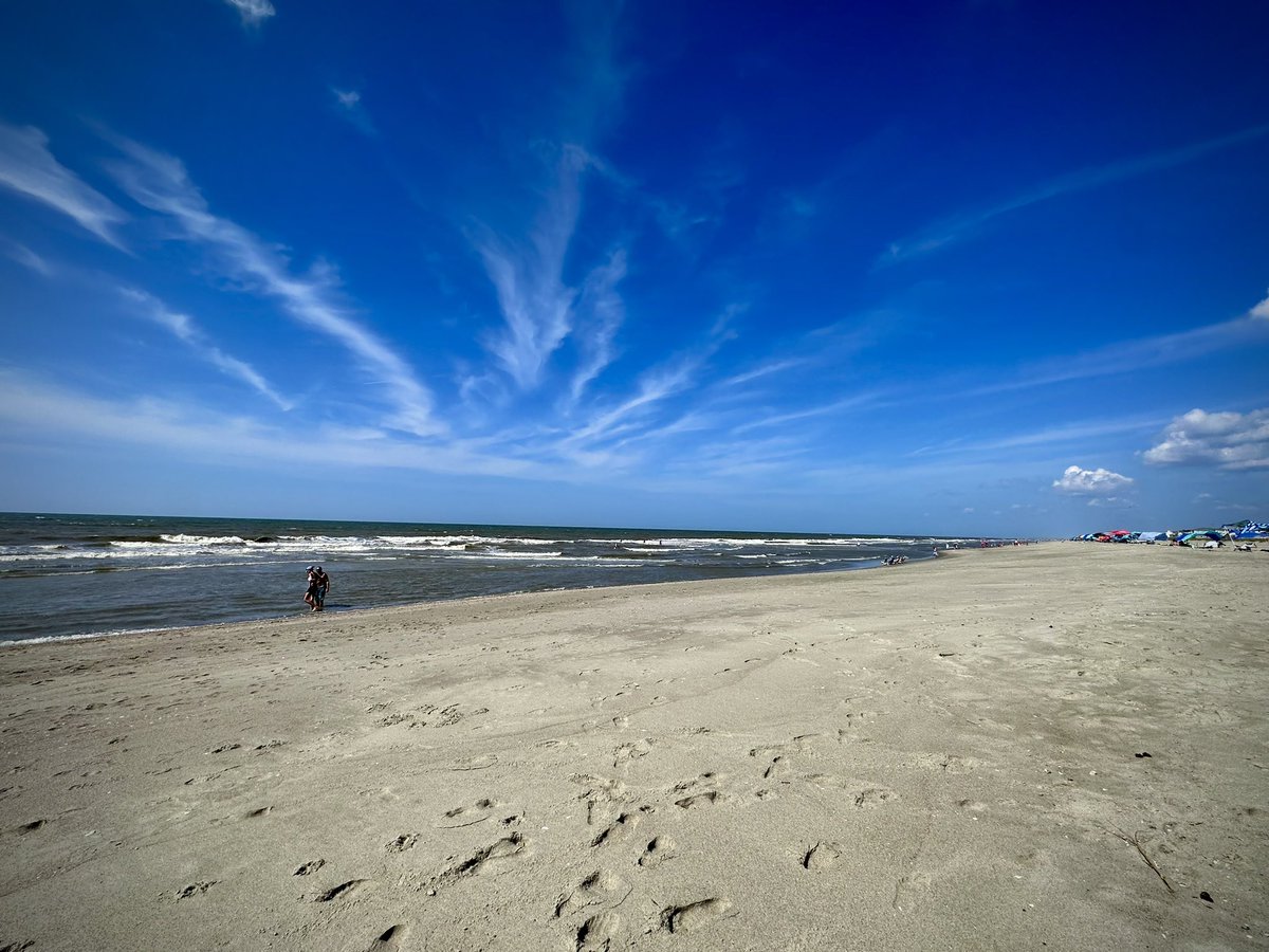 Not a bad way to start a Sunday….. 
☀️ 🏝️ 
#HoldenBeach