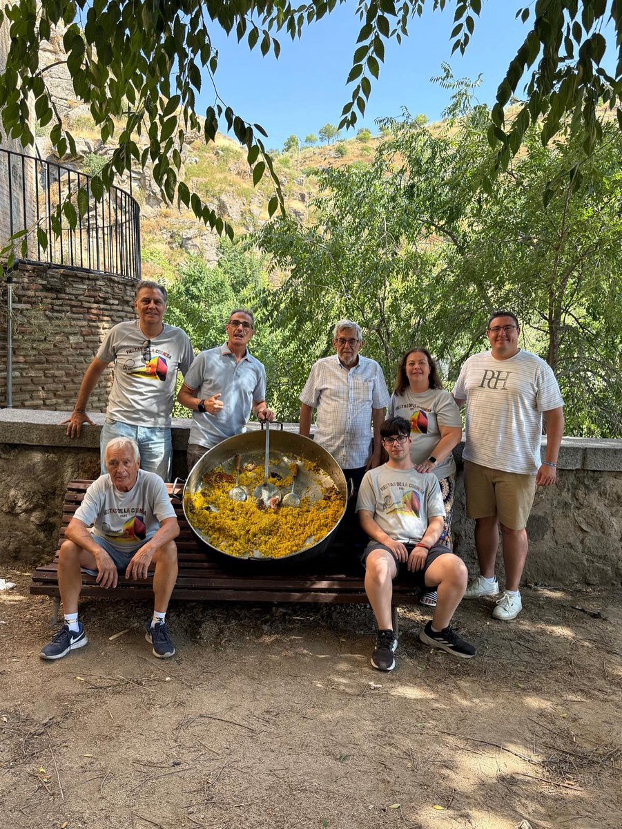 ToledoAyto's tweet image. 🥘 Las fiestas del barrio toledano de La Cornisa llegan a su fin con la tradicional paella organizada por la asociación vecinal.
