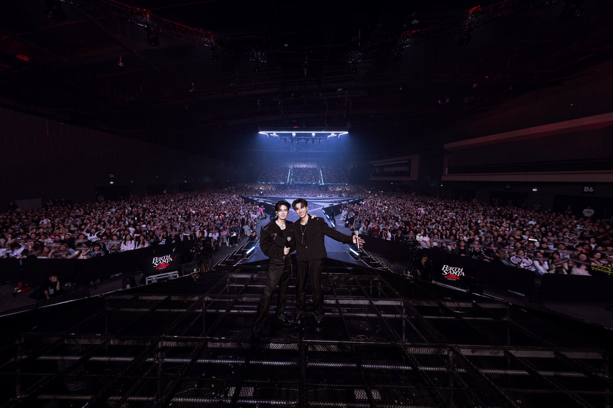 แค่เธอเท่านั้นไม่ใช่ใคร…#PerthSantaFanconD2

อยากหยุดเวลาเอาไว้ตรงนี้ตลอดไป เพื่อเก็บความทรงจำนี้เอาไว้กับทุกคนให้ได้นานที่สุด ขอบคุณที่มาใช้เวลาที่แสนพิเศษครั้งนี้ไปด้วยกันใน ‘PERTH SANTA TIME STOPPER FANCON’ 🔥 ทั้งสองวัน ขอบคุณที่มาเป็นความสุขให้พวกเรา