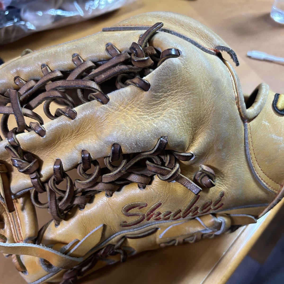 rinden7kata2's tweet image. 独立リーグ時代に使っていたこちらのグローブ。
もう使うことがなく4年経ってしまった。
欲しい方いましたら5000円で譲ります。