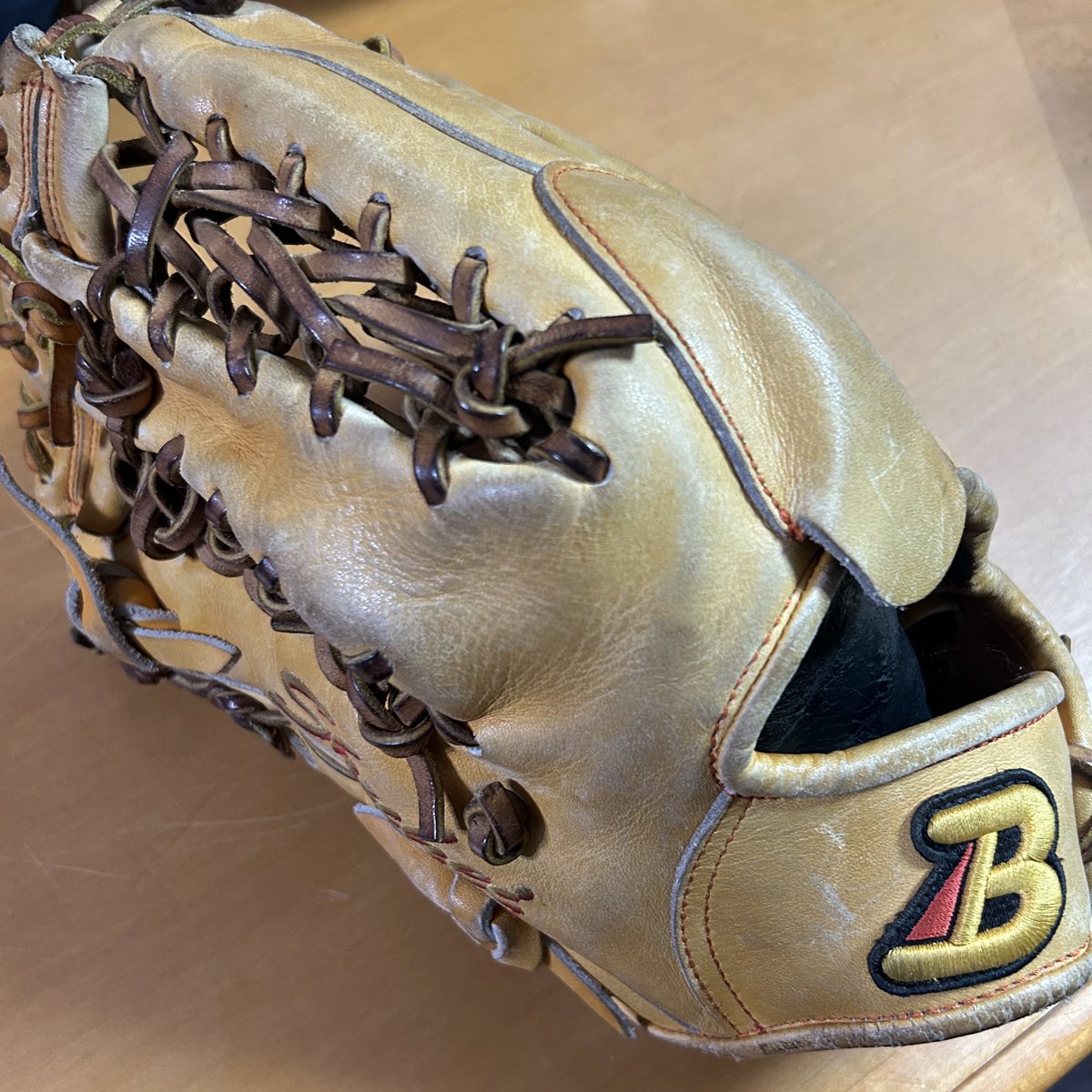 rinden7kata2's tweet image. 独立リーグ時代に使っていたこちらのグローブ。
もう使うことがなく4年経ってしまった。
欲しい方いましたら5000円で譲ります。