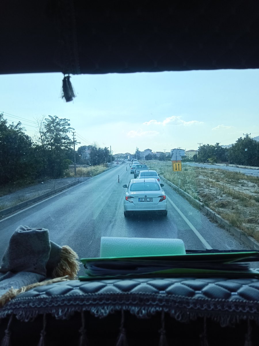glphkn's tweet photo. @DenizliValiligi Denizli valiliği burası Çardak merkez yol çalışması var yolu daraltmışlar sadece göbekle bir tane trafik ışıkları var oraya bir ekip arabası gönderseniz de trafiği akıcı hale getirse nasıl olur https://t.co/2QBiKeShEG