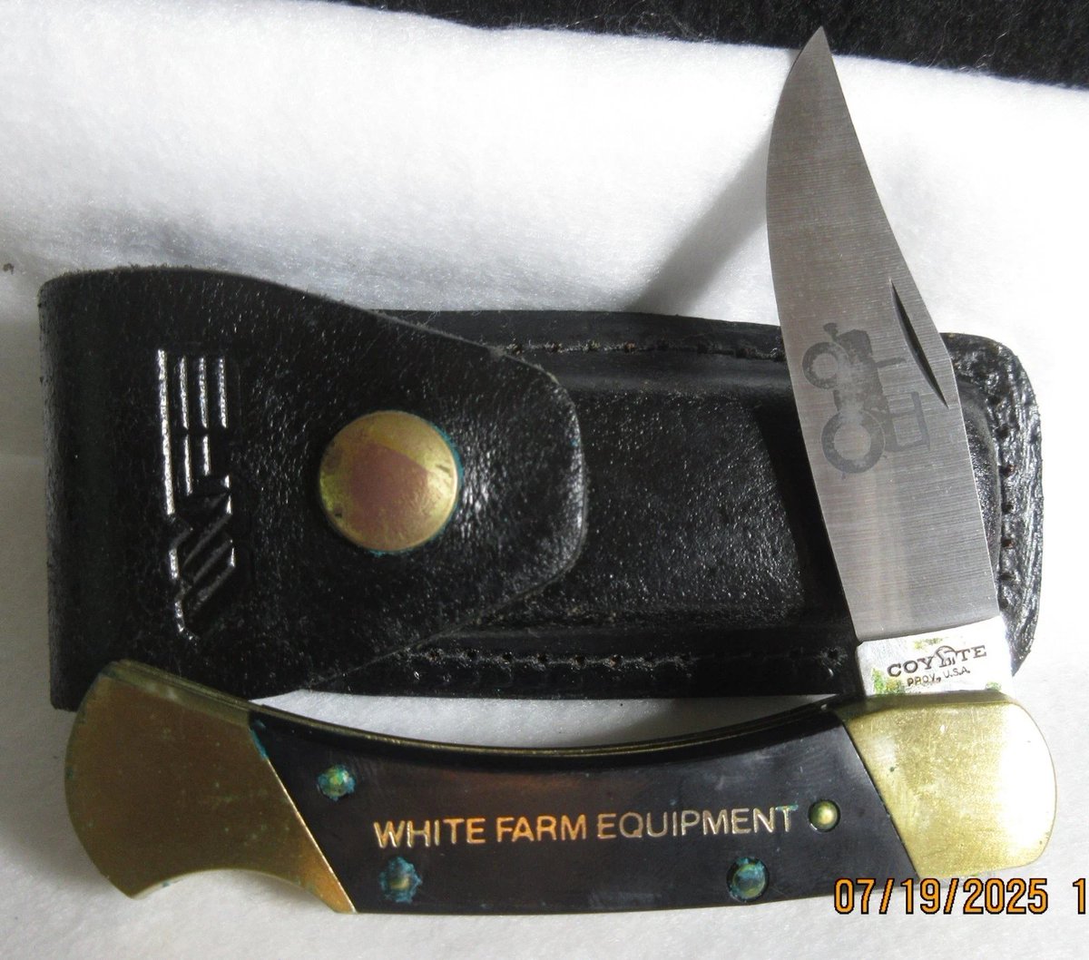 Vintage Coyote Lock Back White Farm Equipment Folding Pocket Knife Sheath WFE ebay.us/m/arDdil #eBay via <a href="/eBay/">eBay</a> #knife #hunting #fishing #vintage #sports #collectible #farmer #agriculture #Advertising #farmland #farming #collector #tractors #White #implementdealer
