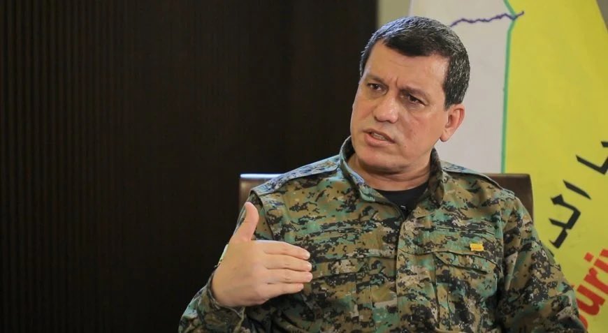 SawsanaMehanna's tweet image. هل صحيح أن اسم القائد العسكري الكردي مظلوم عبدي، مطروح لمنصب وزير الدفاع السوري، في إطار خطة لدمج قوات #قسد داخل المؤسسة العسكرية، وفي بداية لدمج للأقليات ضمن السلطة السورية، كمدخل للحل بعد المجازر التي حصلت في الجنوب السوري؟.
علما أن عبدي كان التقى بالمبعوث الأميركي توماس…