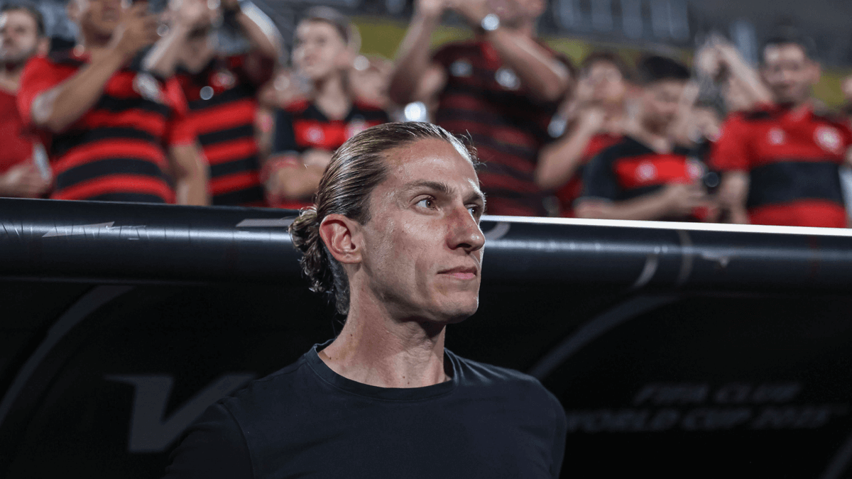 FootballTalkHQ's tweet photo. 🗣 Filipe Luís: "80% of young players go around with a branded bag, €400 shoes, 8 tattoos and they think they're stars. 💰🤑

They forget the real world." https://t.co/9jVRaZpqOB