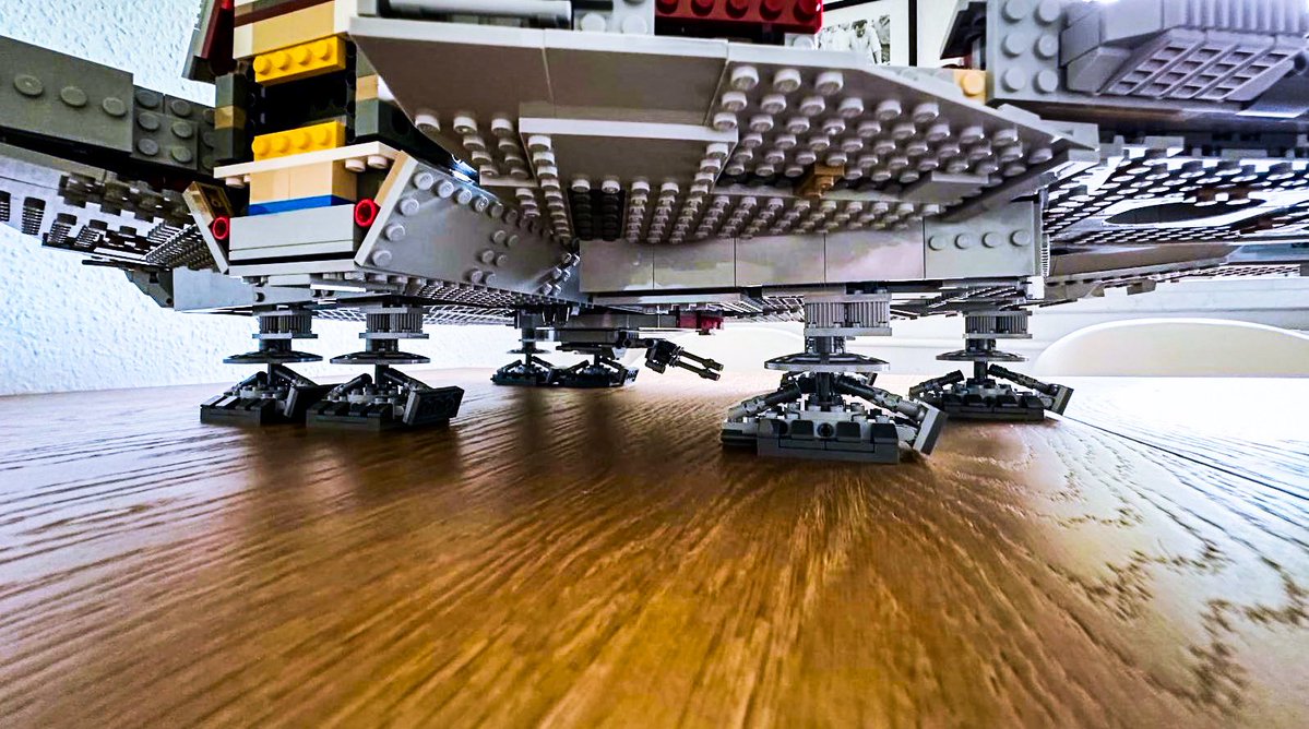 OlitzschG's tweet image. Come in .. (under the falcon).
Millennium Falcon 75192