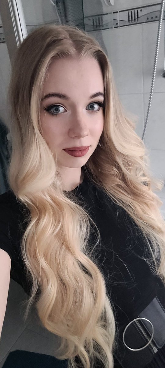 smilelovecooki's tweet image. Zum ersten Mal heatless curls ausprobiert, nix erwartet und wurde hart 眉berrascht