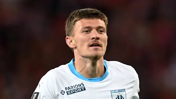 ❗️🔵⚪️ Valentin Rongier et Quentin Merlin quittent le stage de pré-saison de l’OM aux Pays-Bas. Ils sont autorisés à aller passer leur visite médicale avec Rennes après l’accord total entre les deux clubs. 22,5M€ bonus compris pour les deux joueurs.