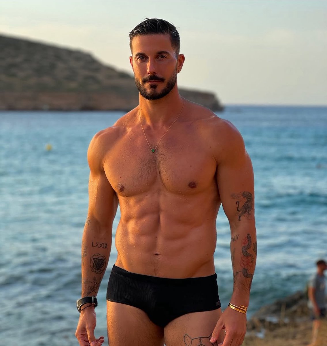 VisualCruising's tweet image. Tan caliente que ni el algoritmo se anima a censurarte 💦🔥