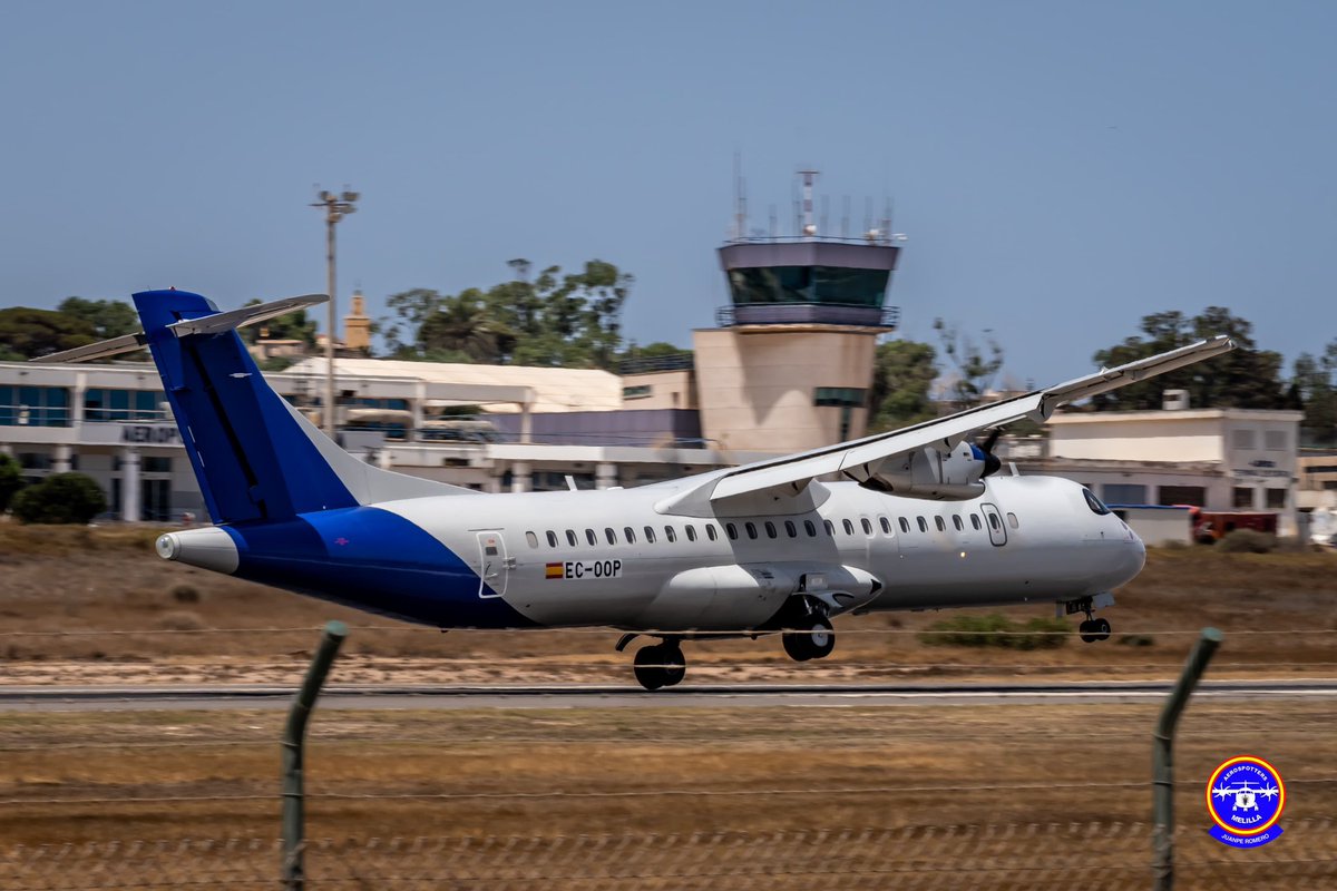 Esta mañana pudimos fotografiar en #MelillaMLN el EC-OOP de <a href="/AirNostrumLAM/">AIR NOSTRUM L.A.M.</a>, el "nuevo" ATR 72-600 de la compañía.
Primera vez que opera en las rutas de MLN.
Aún porta el color azul de su anterior propietario. 
.
.
Fotos📸: Juanpe Romero
<a href="/AvistamientosA/">Avistamientos de aeronaves</a> <a href="/ATRaircraft/">ATR</a>