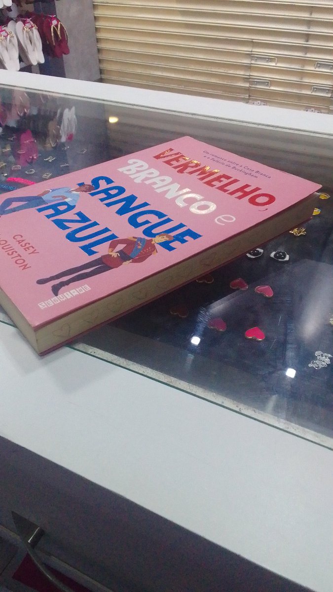 solzito__'s tweet photo. Lendo pela décima nona vez, pq eu tenho direito de ser feliz https://t.co/N2peBtqkKz