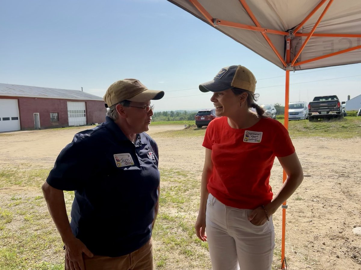 RepGoodlander's tweet image. New Hampshire’s farmers are the backbone of our economy and the fuel to our communities – literally.
Great to be in Loudon with the New Hampshire Farm Bureau for their fantastic summer picnic celebrating the 250th Anniversary of Osborne's Farm & Garden Centers. 🇺🇸