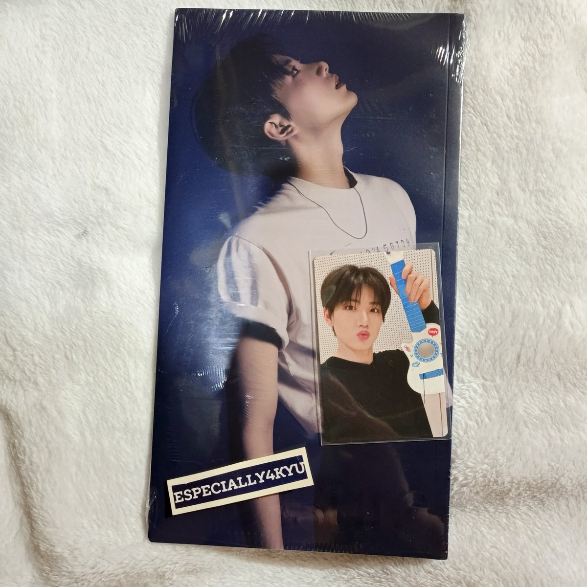 e4kyumerch's tweet photo. WTS LFB TREASURE PH 

Junkyu album with YG select online fansign photocard (D ver) 

- ₱250 set
MOP: Gcash
DOP: PAYO
MOD: SDD, JNT
- DM/QRT MINE + item
- ONHAND

#e4kyumerch https://t.co/i1m2rElpw2