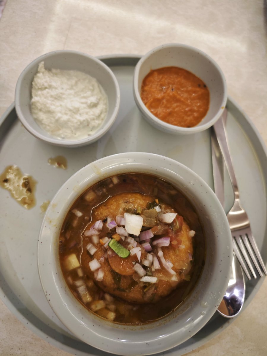 theliverdr's tweet image. Vegetarian dinner. Newly opened place in Kochi. Nice ambience. Great food. Super busy.
@ Brindavan.