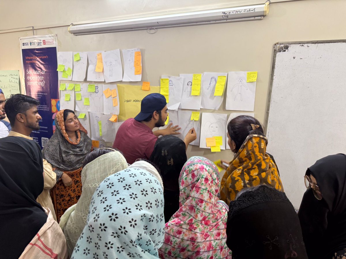 CDFsindh's tweet photo. CDF and British Council’s PYLI empowers youth to tackle climate change through tree planting, water conservation, renewable energy, climate education, and waste management. First workshop held in Shikarpur. @BritishCouncil @pkBritish @ClimateChangePK @EUClimateAction @UNODC https://t.co/ZnvaxNyogI