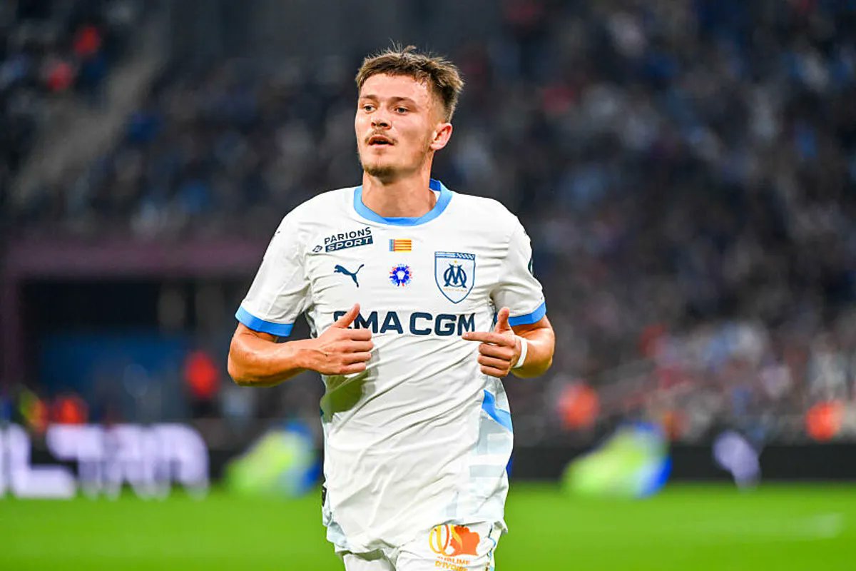 SRFC_Mercato (@roazhonmercato) on Twitter photo 🚨 🔴⚫ VALENTIN RONGIER ET QUENTIN MERLIN 🇫🇷 SONT AUTORISÉS ✅ À PASSER LEUR VISITE MÉDICALE 🩺 ‼️
▶️ Accord TOTAL 🔐 entre les deux clubs pour un montant de 22,5M€ bonus compris 💰
▶️ Ils quittent le stage de pré-saison de l'OM 🛫
(<a href="/FabriceHawkins/">Fabrice Hawkins</a>)
#MercatoSRFC 🚨 🔴⚫ VALENTIN RONGIER ET QUENTIN MERLIN 🇫🇷 SONT AUTORISÉS ✅ À PASSER LEUR VISITE MÉDICALE 🩺 ‼️
▶️ Accord TOTAL 🔐 entre les deux clubs pour un montant de 22,5M€ bonus compris 💰
▶️ Ils quittent le stage de pré-saison de l'OM 🛫
(<a href="/FabriceHawkins/">Fabrice Hawkins</a>)
#MercatoSRFC