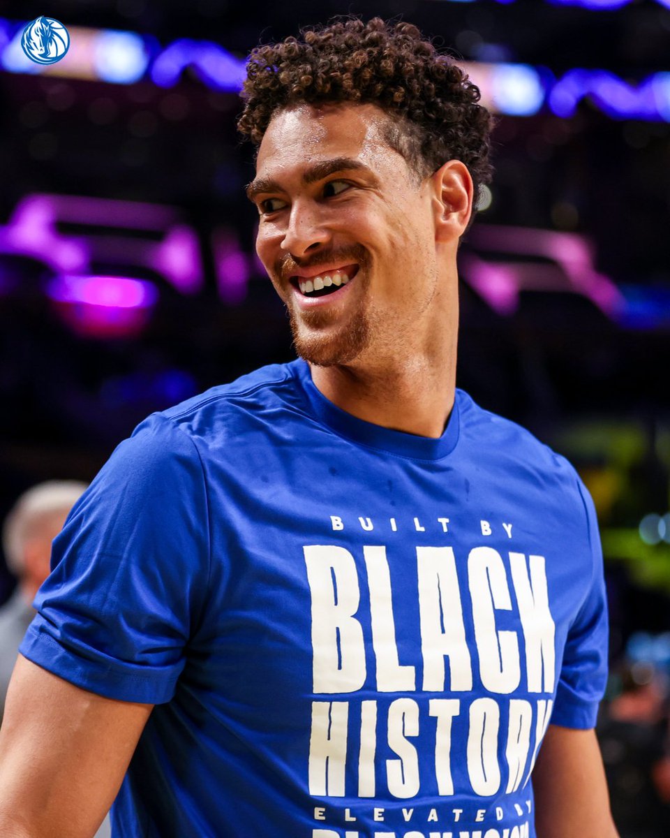 MavsOffCourt's tweet image. Sending big birthday wishes to our boy, Dwight! 🎂 🎉
#MFFL