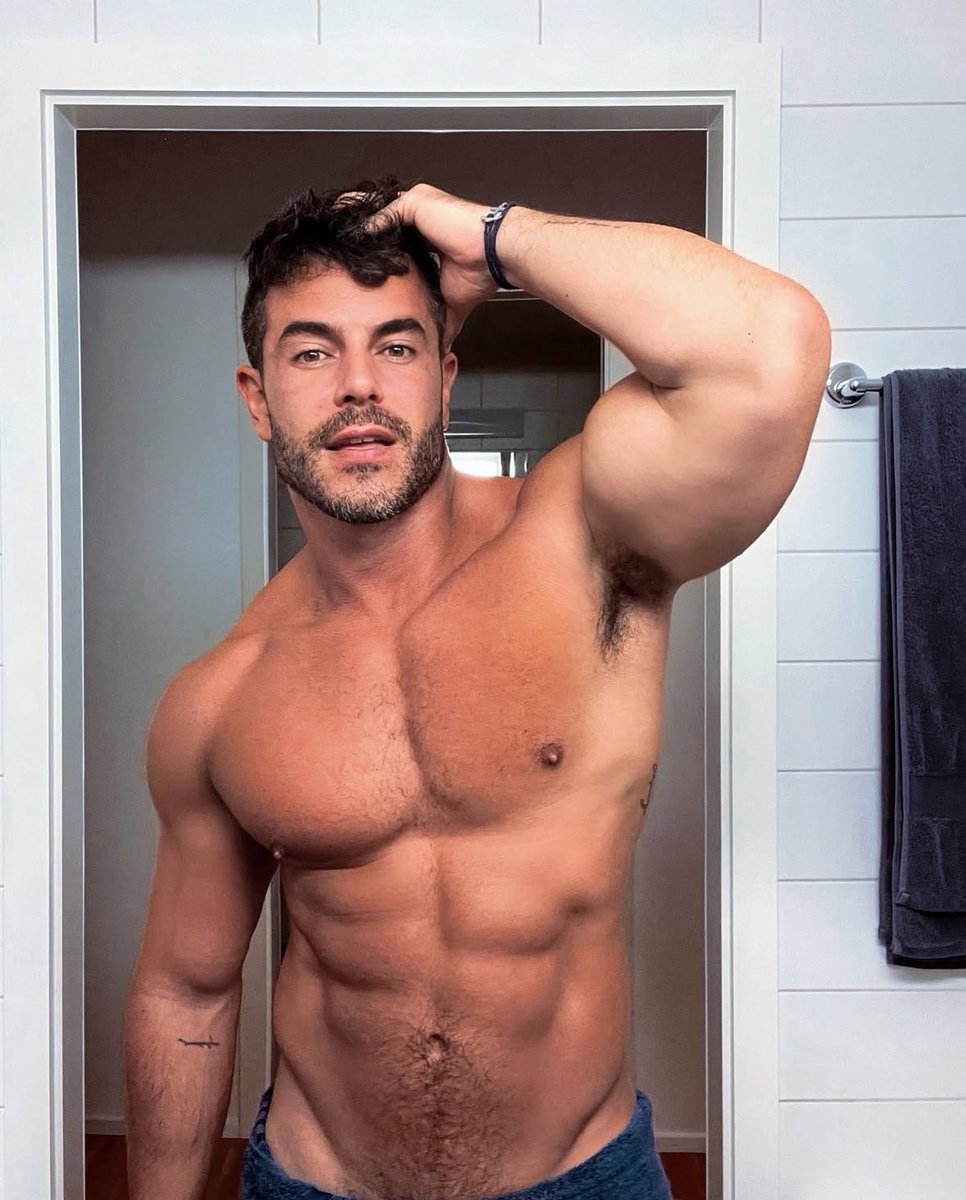 VisualCruising's tweet image. Esta pose no se estudia, se desea 🫦💦🔥