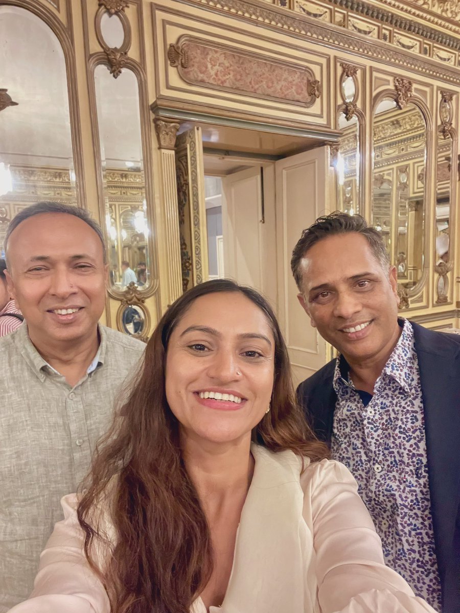 सिँहदरबारबाट हराउनु भएका दुइजना लालदरबार तीर पो आज भेटिनु भयो 😄 
Selfie with two Former Secretaries of Nepal government!!!