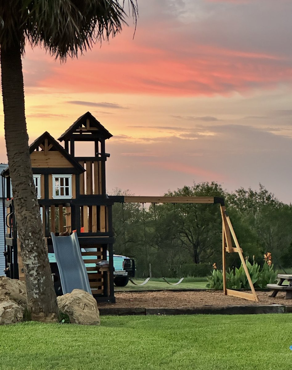 Good Sunday morning from So. Texas. The most perfect evening at grand -daughter’s last night, had to share. 🙋🏻‍♀️🌺🌹God is so good to us.❤️🙏🏻
