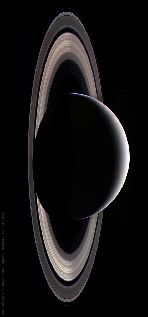 SpaceScience_'s tweet image. Certainement la photo la plus dingue prise par la sonde Cassini de la NASA. 

Ouvrez et admirez ! 

Saturne. 🪐