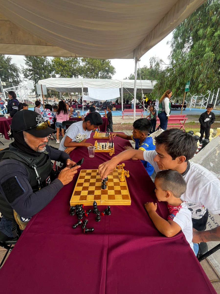 Vinculación Cultural (@vinculacultura) on Twitter photo En la #FeriaDePaz de la colonia Patria Nueva en Celaya, #Guanajuato, el equipo del #ConviteCultural de la <a href="/cultura_mx/">Secretaría de Cultura</a>, en colaboración con la <a href="/SEGOB_mx/">Gobernación</a>, organizó un concurso de ajedrez.
#SembradoresDePaz #CulturaComunitaria
<a href="/Claudiashein/">Claudia Sheinbaum Pardo</a>
<a href="/ccurieldeicaza/">Claudia Curiel de Icaza</a> En la #FeriaDePaz de la colonia Patria Nueva en Celaya, #Guanajuato, el equipo del #ConviteCultural de la <a href="/cultura_mx/">Secretaría de Cultura</a>, en colaboración con la <a href="/SEGOB_mx/">Gobernación</a>, organizó un concurso de ajedrez.
#SembradoresDePaz #CulturaComunitaria
<a href="/Claudiashein/">Claudia Sheinbaum Pardo</a>
<a href="/ccurieldeicaza/">Claudia Curiel de Icaza</a>