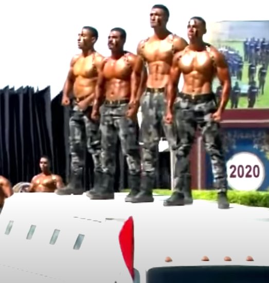In 2020, Egypt held a military parade with these guys on top of tanks.

They wanted to show you the brave men that they put on the border to block aid from reaching children starving to death.

#Rafah