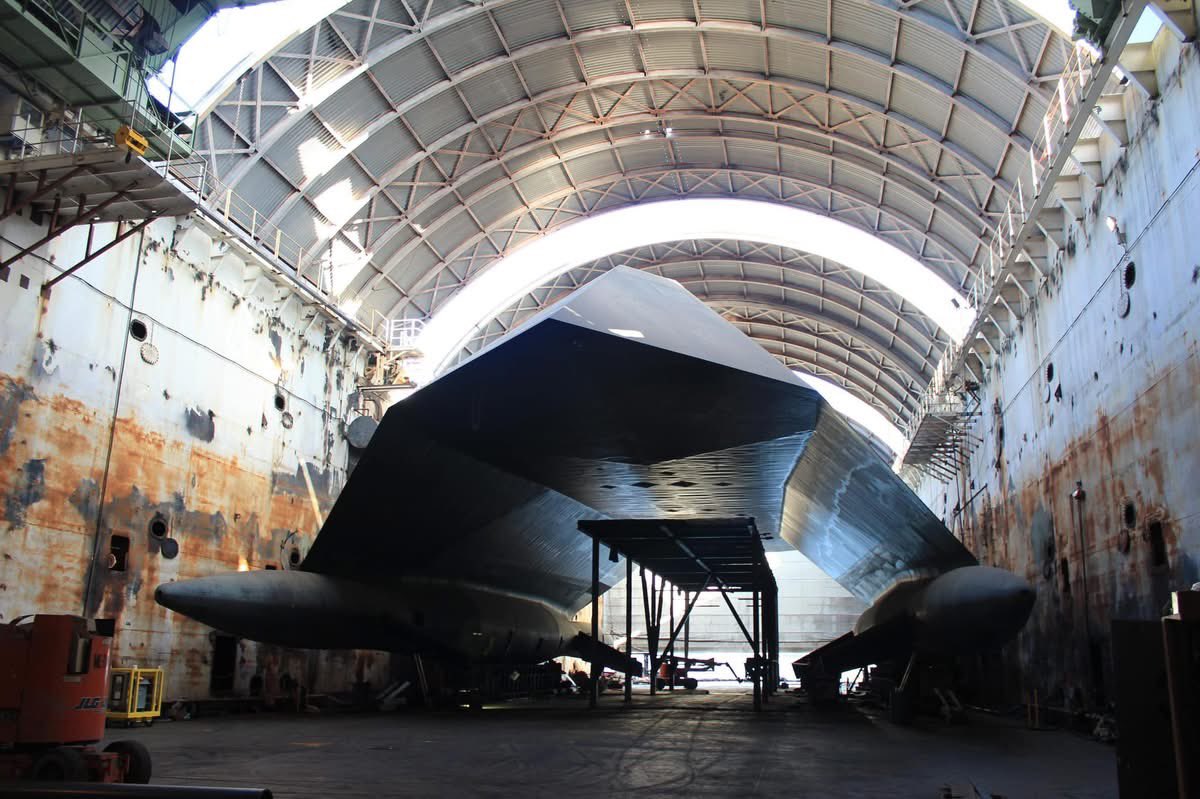 Habubrats71's tweet image. Glamorous as a tugboat, the Sea Shadow😁
Viewed from head-on, the ship looked like Darth Vader’s helmet. Some Navy brass who saw her clenched their teeth in disgust at the sight of the most futuristic ship ever to fly the seas.
A future commander resented having only a…