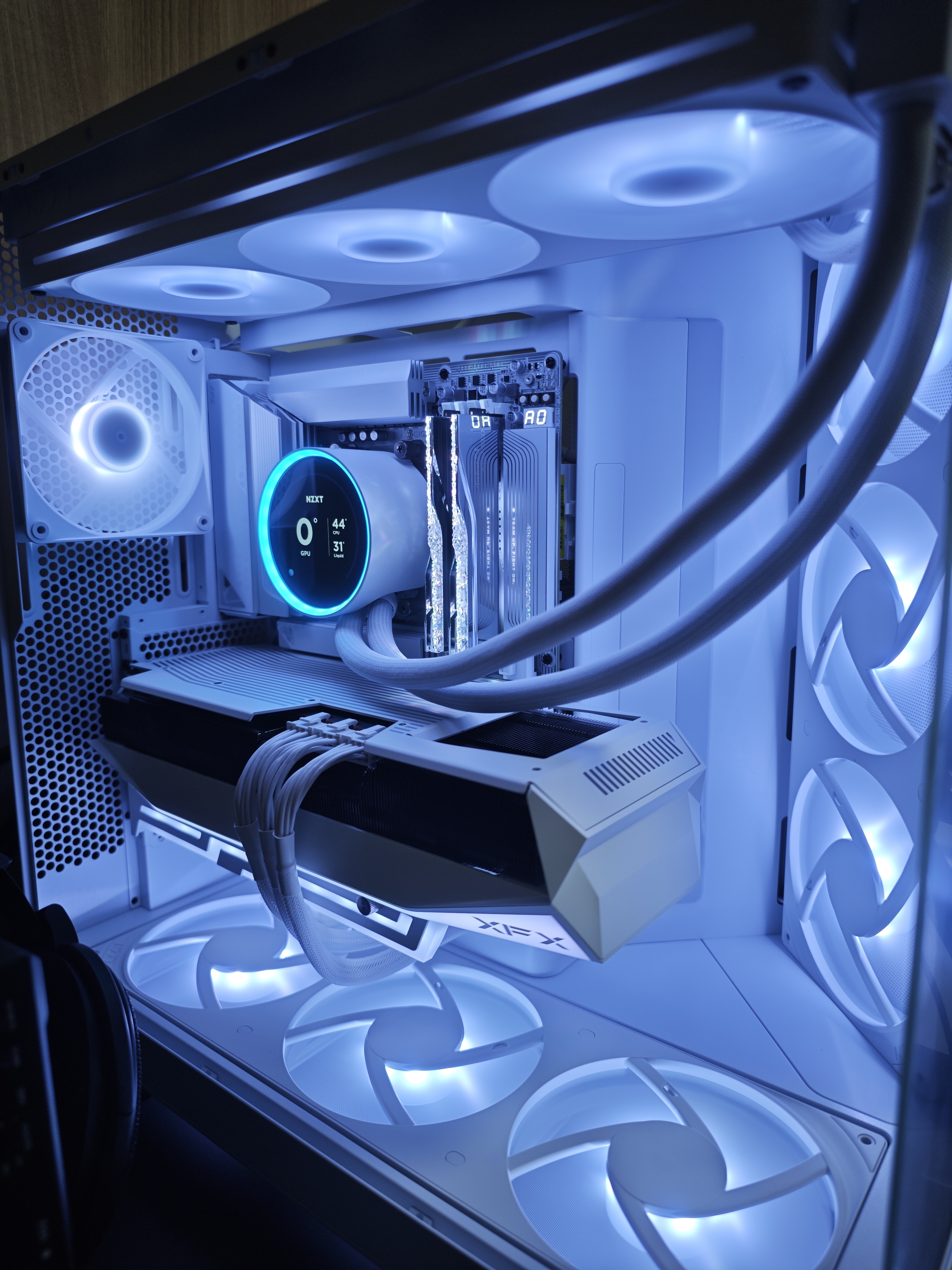 NZXTケースの光る！自作ゲーミングPC  新品SSDで快適です！ NZXTケースの光る！自作ゲーミングPC 新品SSDで快適です！ NZXT