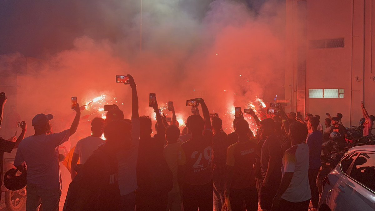 Rahul_01Giri's tweet image. Scenes from East Bengal's training today!
Who can say there's still uncertainty over India's top-tier football league (ISL) after seeing this?
This passion is truly unmatched.
I urge all stakeholders to resolve everything swiftly to keep this enthusiasm alive and thriving.