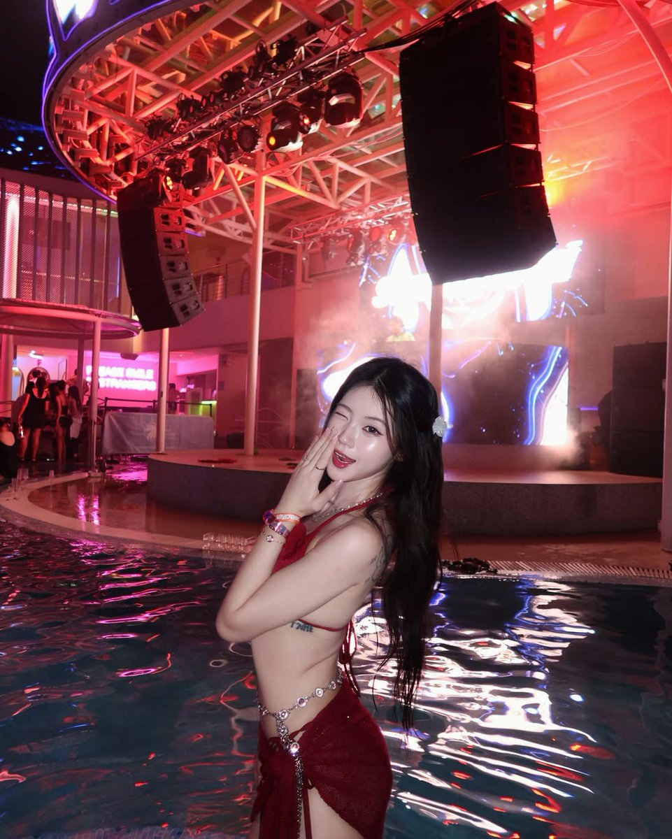 she did it again?!?! EMMA🔥