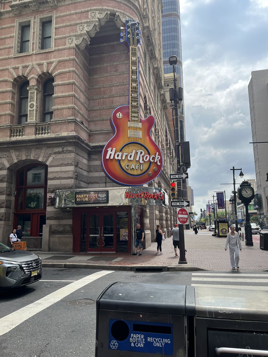 kahden_mooney's tweet image. On the lookout for some Commanders fans in Philly. Still haven’t found the “takeover.” #GoBirds