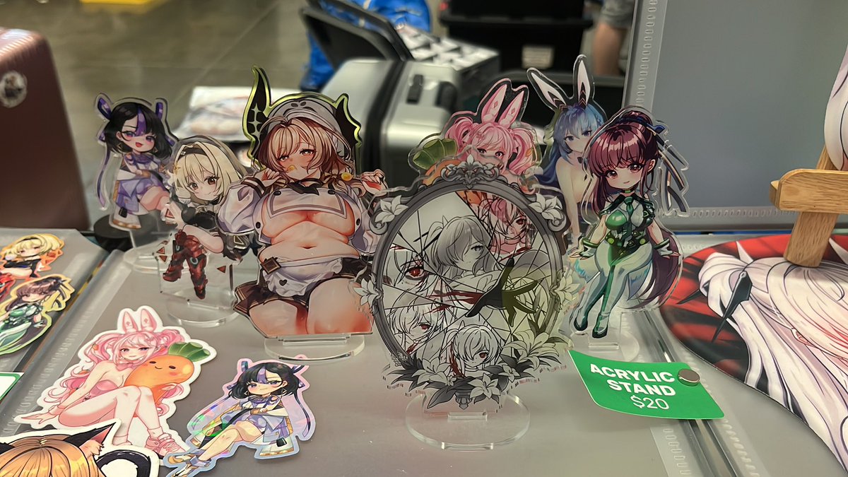 Pyrrhixz's tweet image. Last day at @TeamTekko means
🔥 LAST DAY SALES 🔥 for our #NIKKE and #umamusume products!!!
Buy 2 standees get ONE FREE ($60 value for $40!)
3 Keychains for $30!
Be sure to stop by!!!
11am - 3pm Table 91
Come say hi to @missnekopon and I!