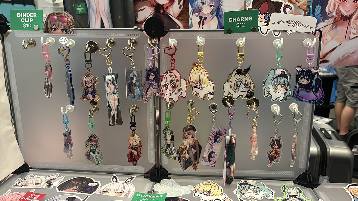 Pyrrhixz's tweet image. Last day at @TeamTekko means
🔥 LAST DAY SALES 🔥 for our #NIKKE and #umamusume products!!!
Buy 2 standees get ONE FREE ($60 value for $40!)
3 Keychains for $30!
Be sure to stop by!!!
11am - 3pm Table 91
Come say hi to @missnekopon and I!