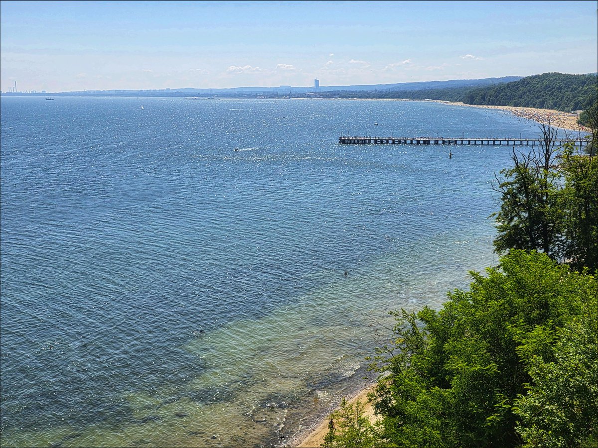 k_pawlowska's tweet image. #GoodAfternoon 😊
Hope you're having a nice #Sunday so far 💛
The #summervibe has finally arrived here. So, it's time to take advantage of the beautiful weather & feel #Gdynia's unbearable lightness 🌊🌞💙
#DiscoverPoland #LoveWhereILive #Orłowo #KlifOrłowski