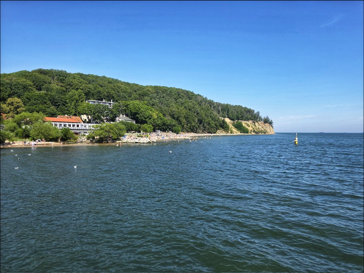 k_pawlowska's tweet image. #GoodAfternoon 😊
Hope you're having a nice #Sunday so far 💛
The #summervibe has finally arrived here. So, it's time to take advantage of the beautiful weather & feel #Gdynia's unbearable lightness 🌊🌞💙
#DiscoverPoland #LoveWhereILive #Orłowo #KlifOrłowski