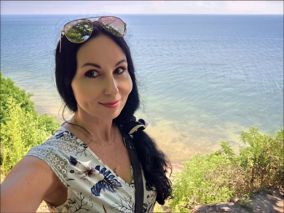k_pawlowska's tweet image. #GoodAfternoon 😊
Hope you're having a nice #Sunday so far 💛
The #summervibe has finally arrived here. So, it's time to take advantage of the beautiful weather & feel #Gdynia's unbearable lightness 🌊🌞💙
#DiscoverPoland #LoveWhereILive #Orłowo #KlifOrłowski