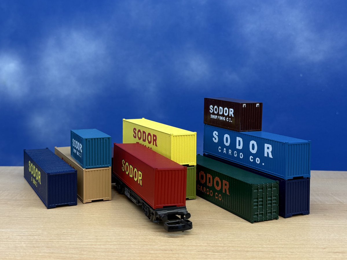 rwsnwr12's tweet image. Sodor Cargo Co. Container Flats! Ive been wanting to make a container train for a while, so I decorated the cargo in homage to TWR