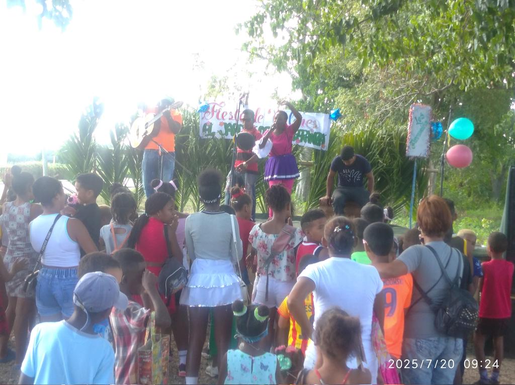 Acompáñanos a los niños en su día , 🎈🎉🥳 a esos que son los que saben querer desde el Policlínico Docente Francisco Castro Ceruto municipio El Salvador le deseamos un lindo día.
<a href="/dgs_salvador/">Dirección General de Salud Salvador</a> 
<a href="/DiazCanelB/">Miguel Díaz-Canel Bermúdez</a> 
@Dr_NaelPreval 
<a href="/DrReinol/">Dr.C. Reinol Delfin García Moreiro</a> 
<a href="/japortalmiranda/">José Angel Portal Miranda</a>