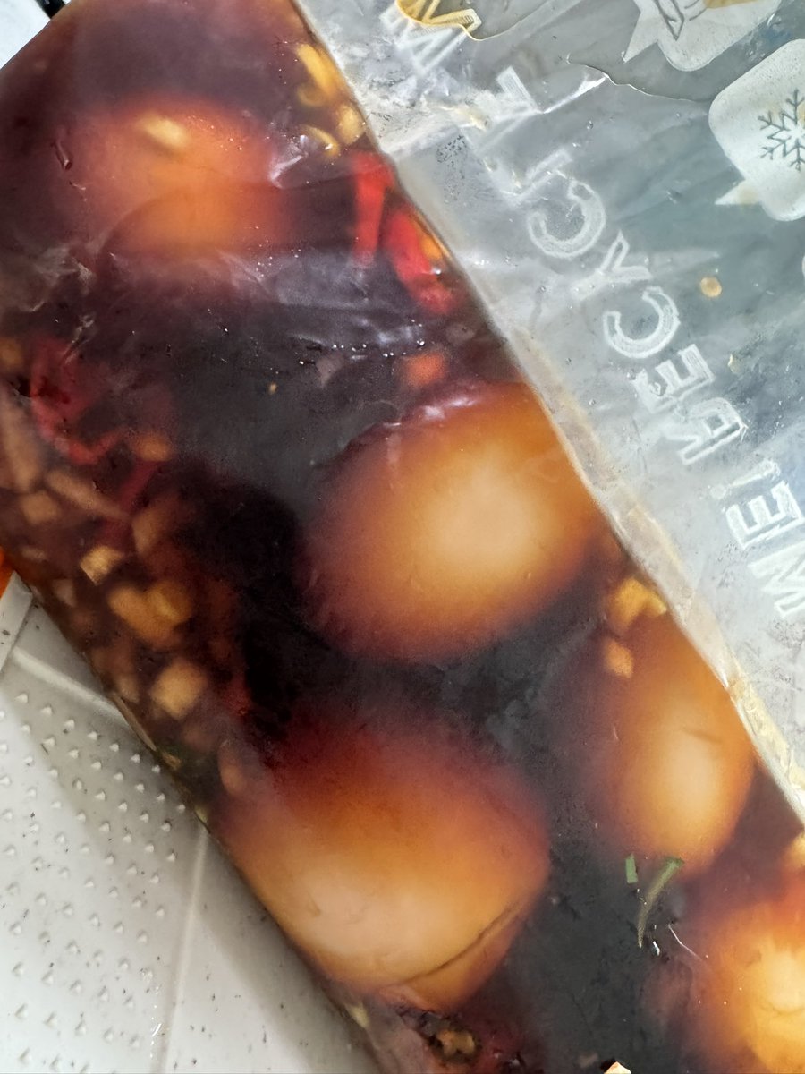 CiliyaYu2001's tweet photo. 自己调的酱鸡蛋小料汁儿用来腌黄瓜也是一绝😋 https://t.co/FLzq5qA6Cx