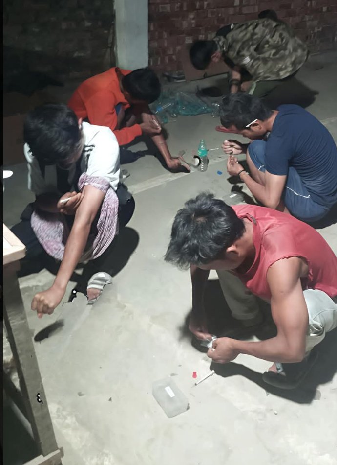 SomchandraKNG's tweet image. Foreign Infiltrators #Chin_Kuki Overnight Indigenous Peoples of India & Poppy Farms Guard (So-called Village Defence Volunteers) VDVs are Examined Poppy Stuff Freely in Illegal Occupied Hills Areas of Ccpur, Manipur, India!
Deport this Druggist, Human Genocidal Virus โผ๏ธ