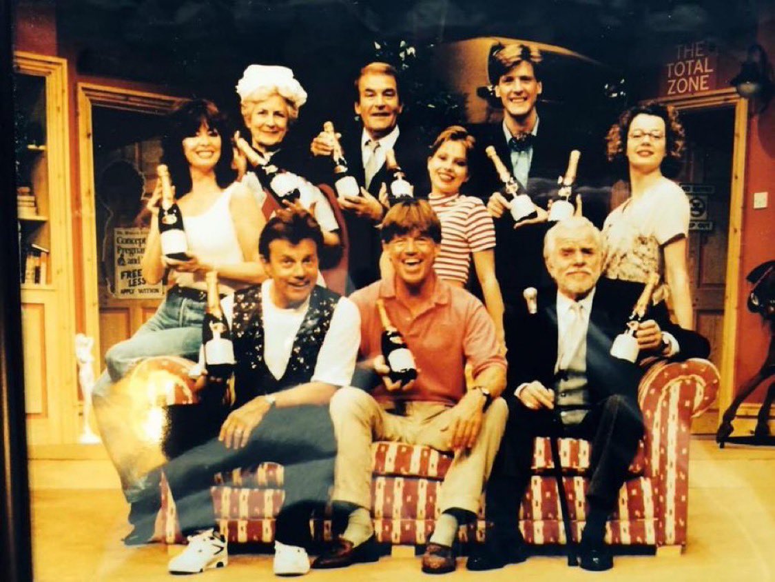 vickimichelle's tweet image. Happy Heavenly Birthday Fabulous Ted Rogers. Always fun to be with, gorgeous man. We had a brilliant time doing Doctor in the House together. Great cast. #TedRogers @WhoFrazer @Robin_Askwith @bellmelissa778 #WindsorDavies #PeggySinclair #AndrewAlston #ClaireWeller #sundayvibes