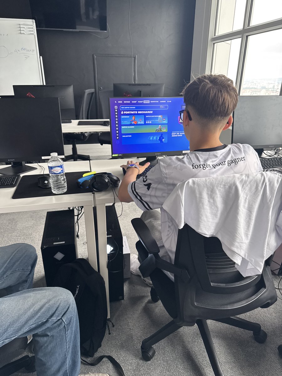 BIG CAST AVEC POV UNIQUE des heats FNCS

Venez-tous sur twitch (LIEN EN COM)