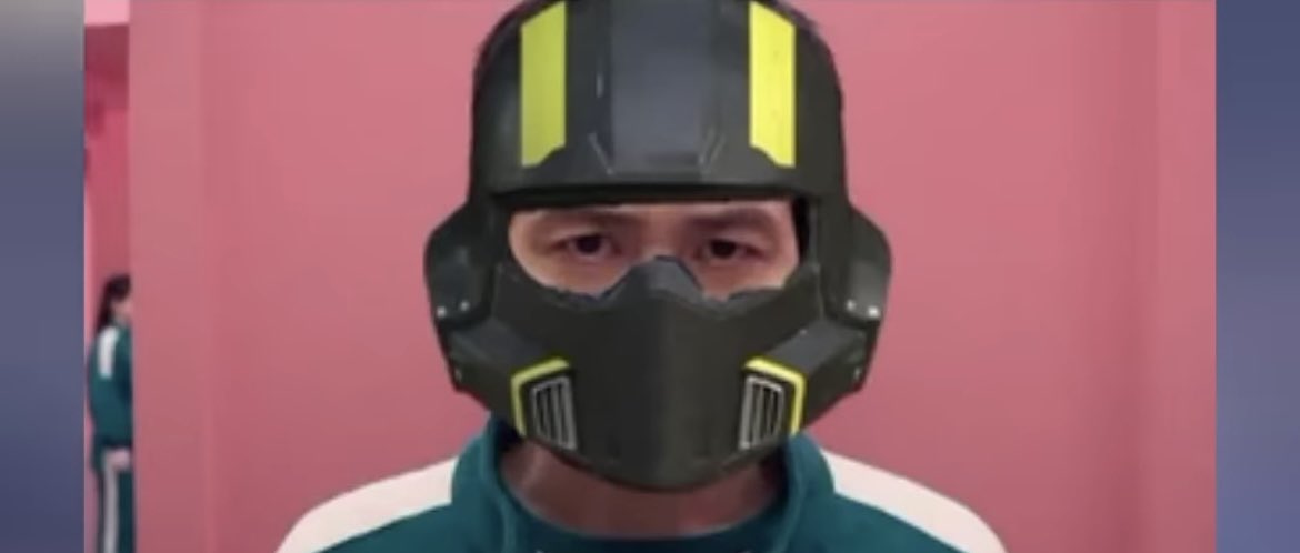 Destructio86084's tweet image. Me enjoying the new season of squid game until I realize it’s called “squid game”