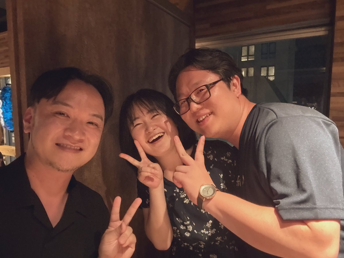 【幸せな報せ】
本日の打ち上げで、団員から嬉しい報告がありました。
なんと、団員同士が婚約したとのこと^ ^

2人とも歌の才能にあふれ、感性もとても近しく感じられる存在で、その歌声を聴いていると「出会うべくして出会ったのだな」と思わせてくれるような、まさに運命的なカップルです。
