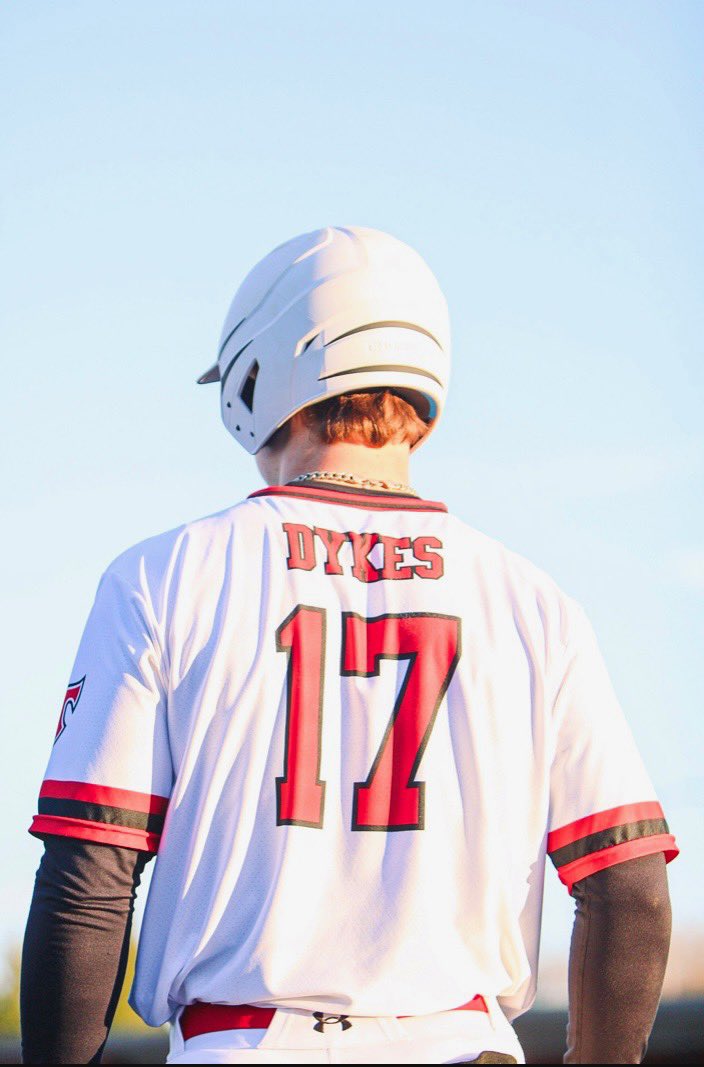 17!  This is your year Landyn. 17 while wearing #17!  You set your expectations high but work hard to achieve your goals. Happy birthday, Landyn. Looking forward to your senior year!  Love you!