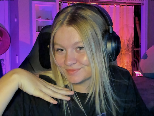 phaanity's tweet image. 🦊LINING MY TEAM'S POCKETS!!! | #BloodpactSMP
guys... IIIITS LOCK IN AND YAP TIME!!!!!
💜 phaanity on purple site!! live now!