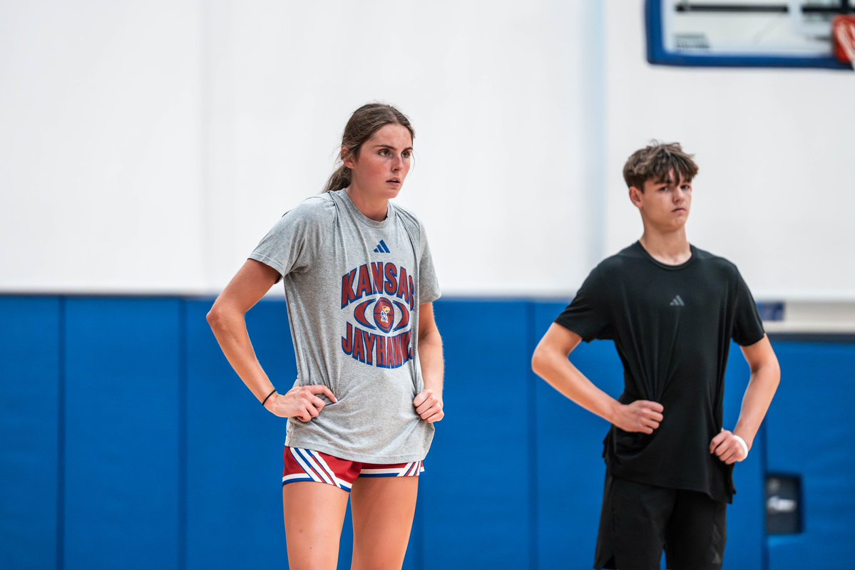 KUWBball's tweet image. Happy Birthday, @elleevans21 🥳
